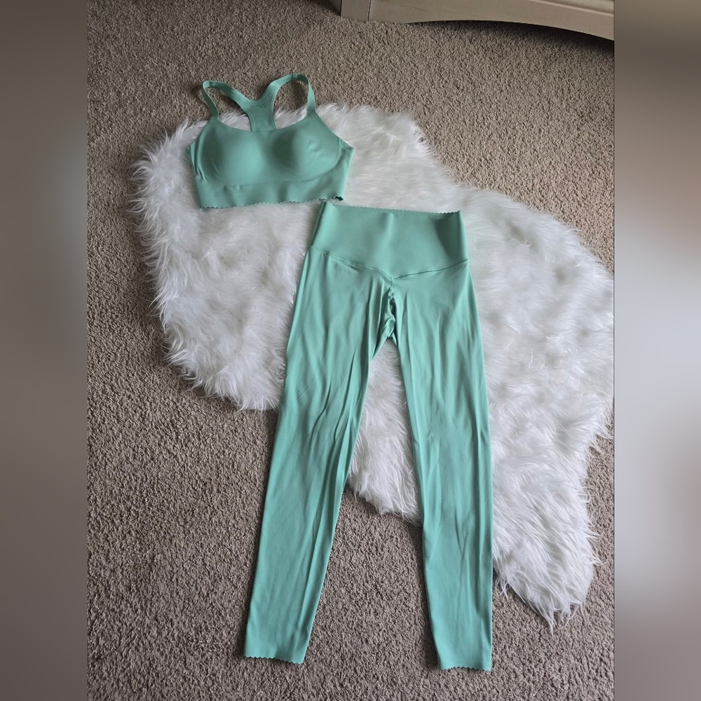 Aerie Scallop Sports Bra And Leggings Set